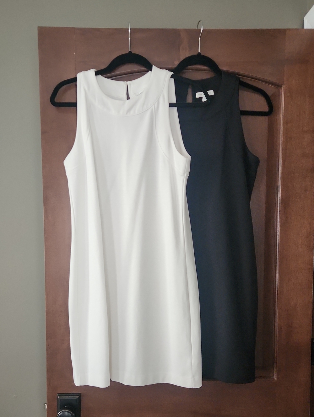 Free Assembly Pair Of Classic Sleeveless Shift Dresses - White Black Medium